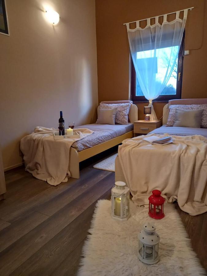 Guest House Studio Apartman Marina - With Jacuzzi, Free Parking, Pet Friendly Karlovac Ngoại thất bức ảnh