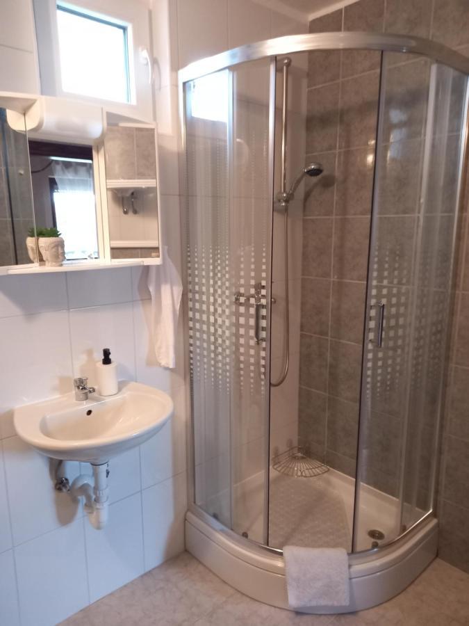 Guest House Studio Apartman Marina - With Jacuzzi, Free Parking, Pet Friendly Karlovac Ngoại thất bức ảnh