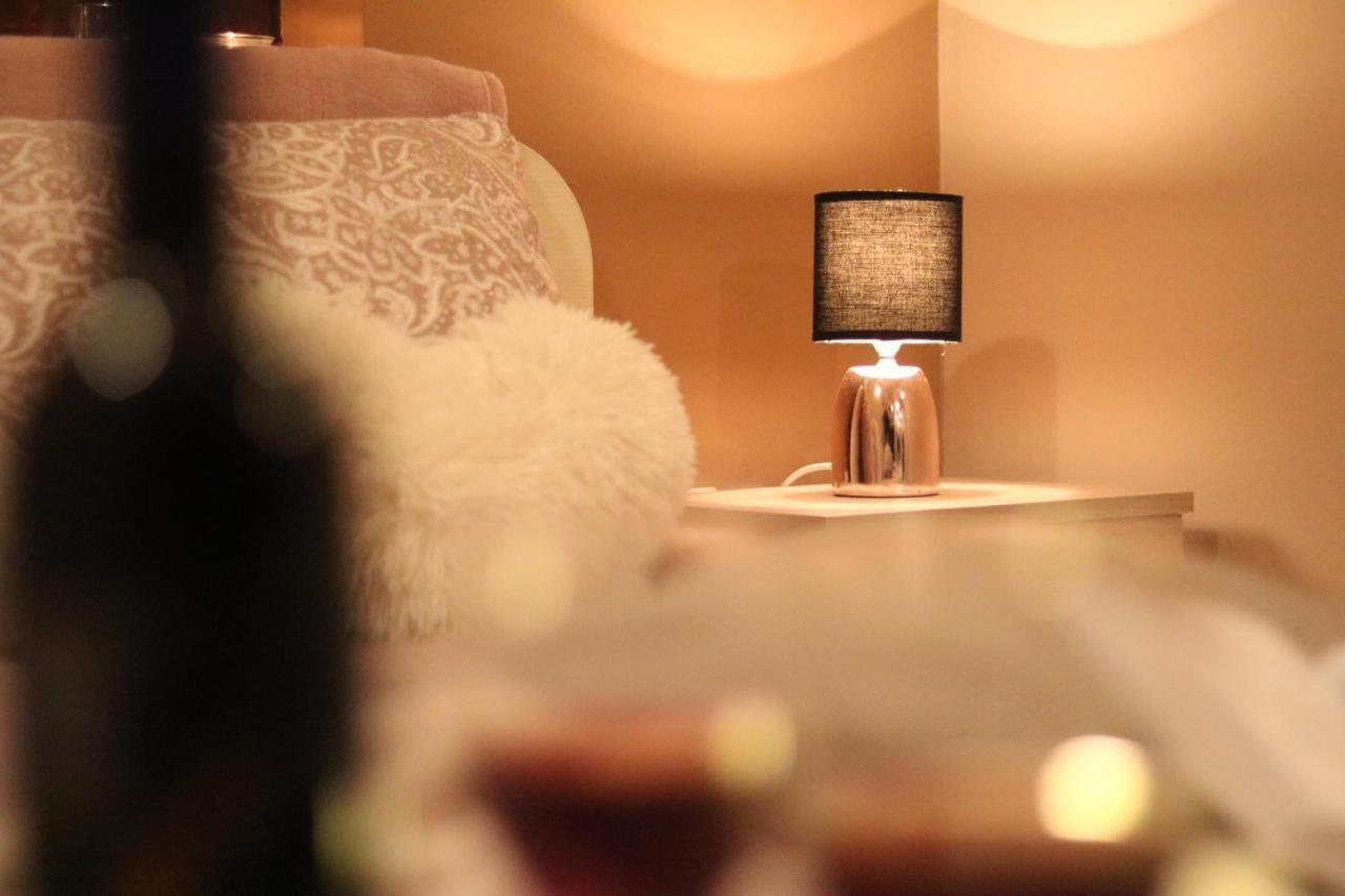 Guest House Studio Apartman Marina - With Jacuzzi, Free Parking, Pet Friendly Karlovac Ngoại thất bức ảnh