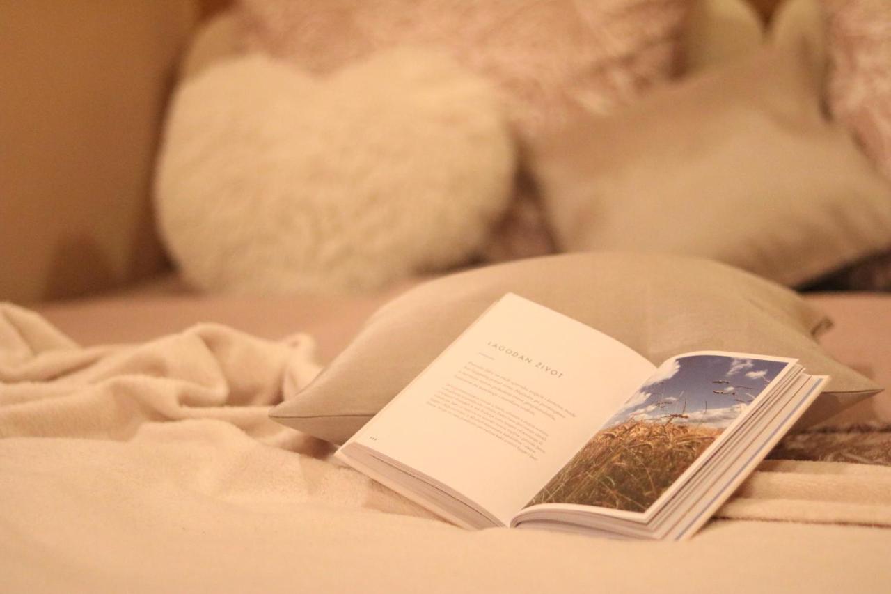 Guest House Studio Apartman Marina - With Jacuzzi, Free Parking, Pet Friendly Karlovac Ngoại thất bức ảnh