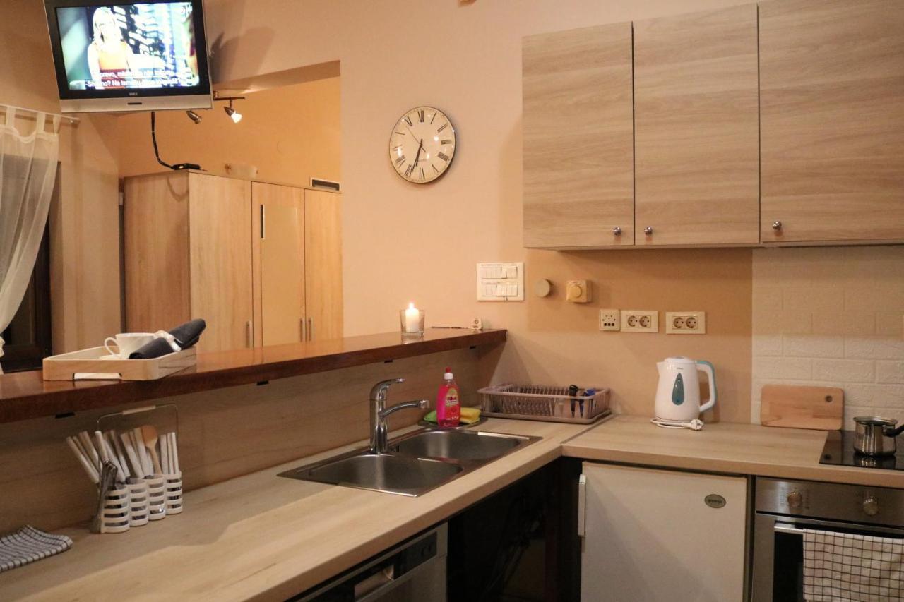 Guest House Studio Apartman Marina - With Jacuzzi, Free Parking, Pet Friendly Karlovac Ngoại thất bức ảnh