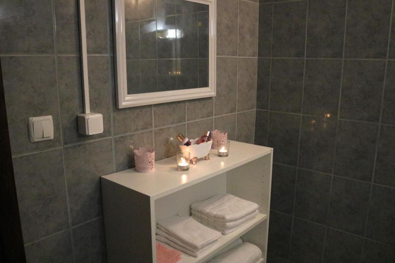 Guest House Studio Apartman Marina - With Jacuzzi, Free Parking, Pet Friendly Karlovac Ngoại thất bức ảnh