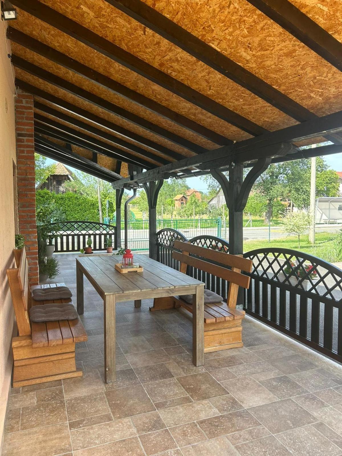 Guest House Studio Apartman Marina - With Jacuzzi, Free Parking, Pet Friendly Karlovac Ngoại thất bức ảnh