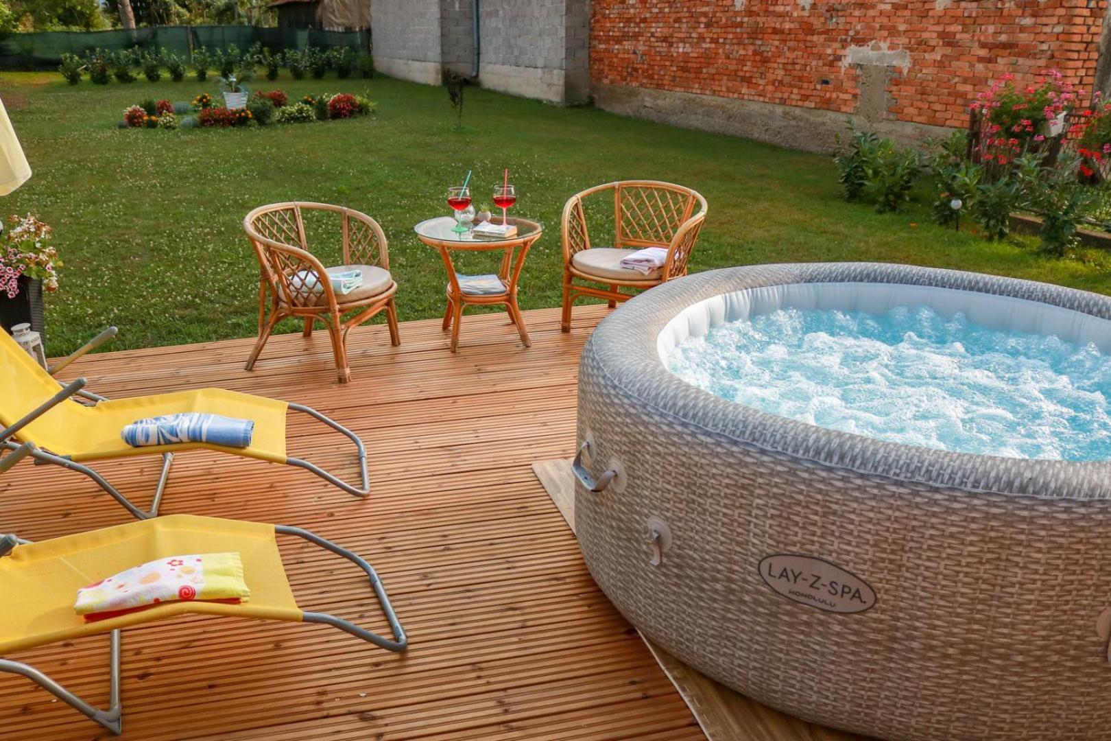 Guest House Studio Apartman Marina - With Jacuzzi, Free Parking, Pet Friendly Karlovac Ngoại thất bức ảnh