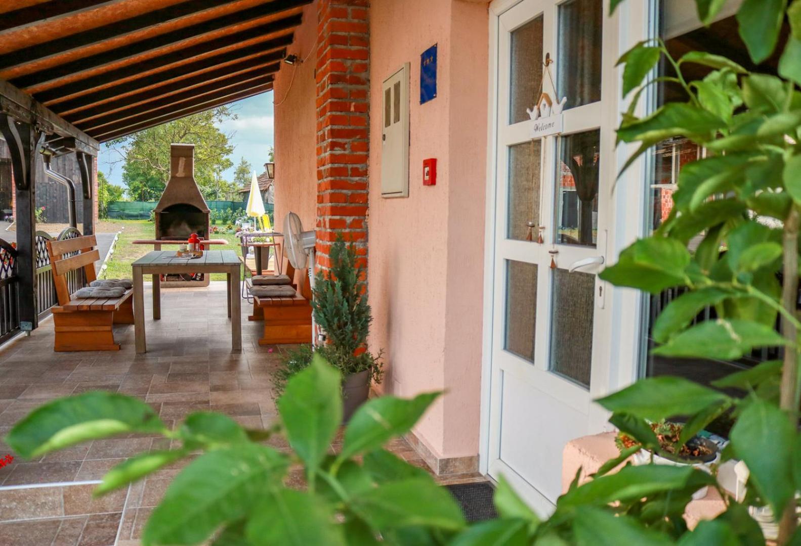Guest House Studio Apartman Marina - With Jacuzzi, Free Parking, Pet Friendly Karlovac Ngoại thất bức ảnh