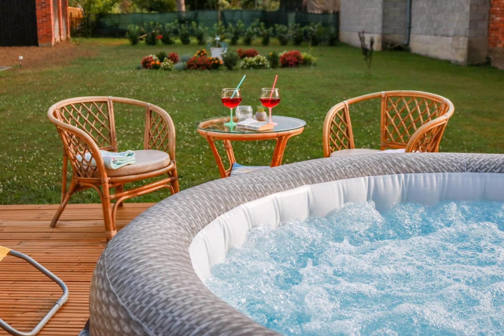 Guest House Studio Apartman Marina - With Jacuzzi, Free Parking, Pet Friendly Karlovac Ngoại thất bức ảnh